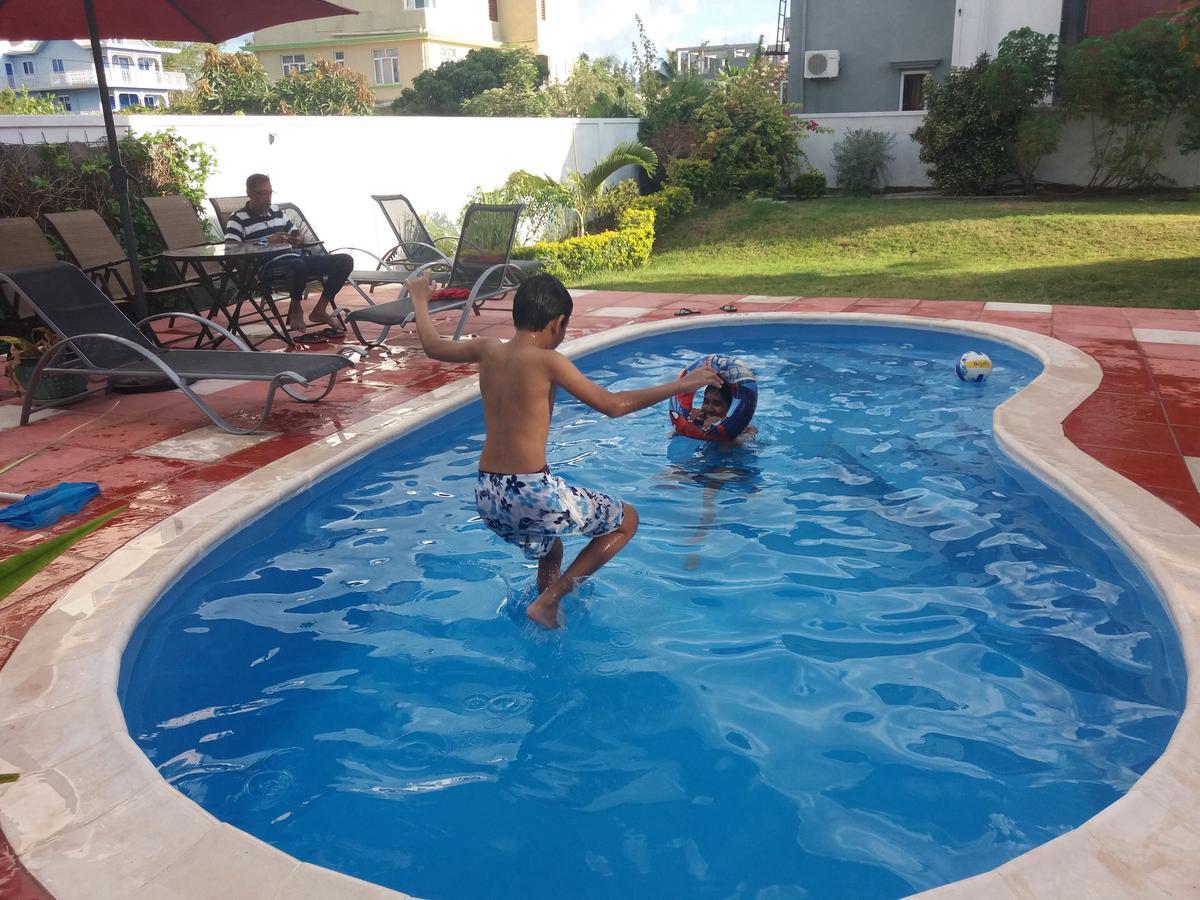 Cardamon Villa Is A 2 Bedroom With 1 Bathroom And Seperate Toilet Detached House With Ac And Swimming Pool , 5 Minutes Walk From Flic En Flac Public Beach Экстерьер фото
