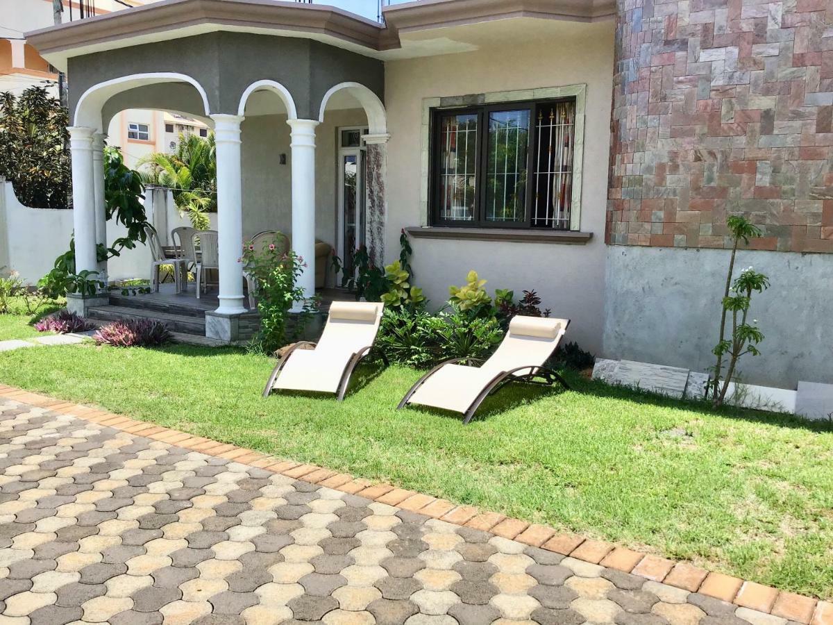 Cardamon Villa Is A 2 Bedroom With 1 Bathroom And Seperate Toilet Detached House With Ac And Swimming Pool , 5 Minutes Walk From Flic En Flac Public Beach Экстерьер фото