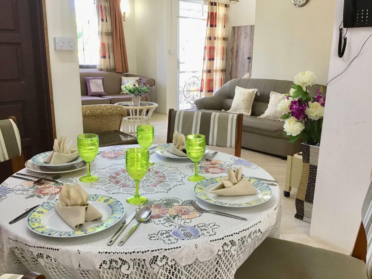 Cardamon Villa Is A 2 Bedroom With 1 Bathroom And Seperate Toilet Detached House With Ac And Swimming Pool , 5 Minutes Walk From Flic En Flac Public Beach Экстерьер фото