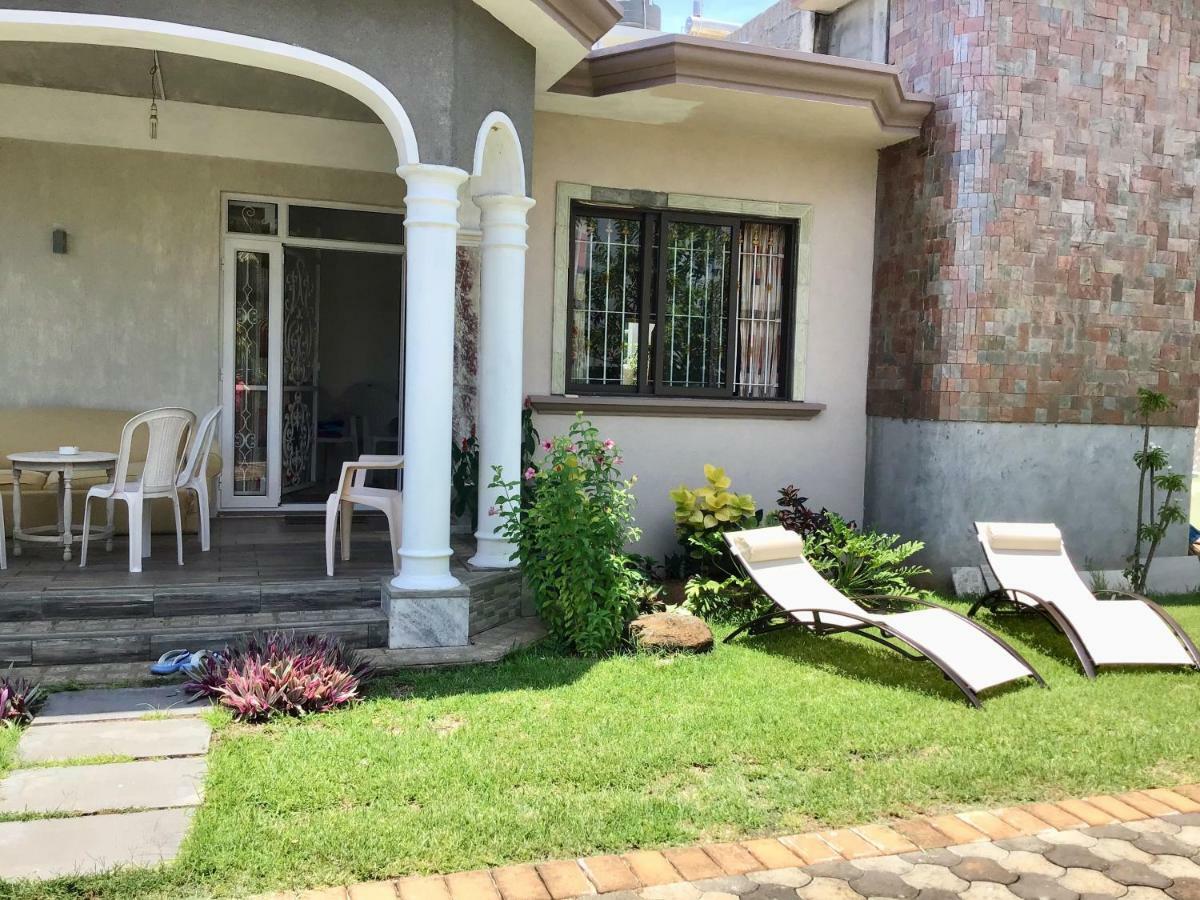 Cardamon Villa Is A 2 Bedroom With 1 Bathroom And Seperate Toilet Detached House With Ac And Swimming Pool , 5 Minutes Walk From Flic En Flac Public Beach Экстерьер фото