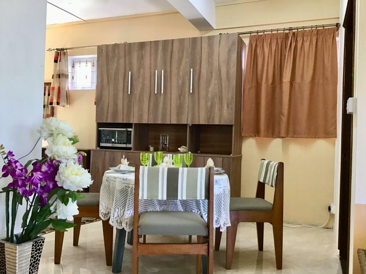 Cardamon Villa Is A 2 Bedroom With 1 Bathroom And Seperate Toilet Detached House With Ac And Swimming Pool , 5 Minutes Walk From Flic En Flac Public Beach Экстерьер фото